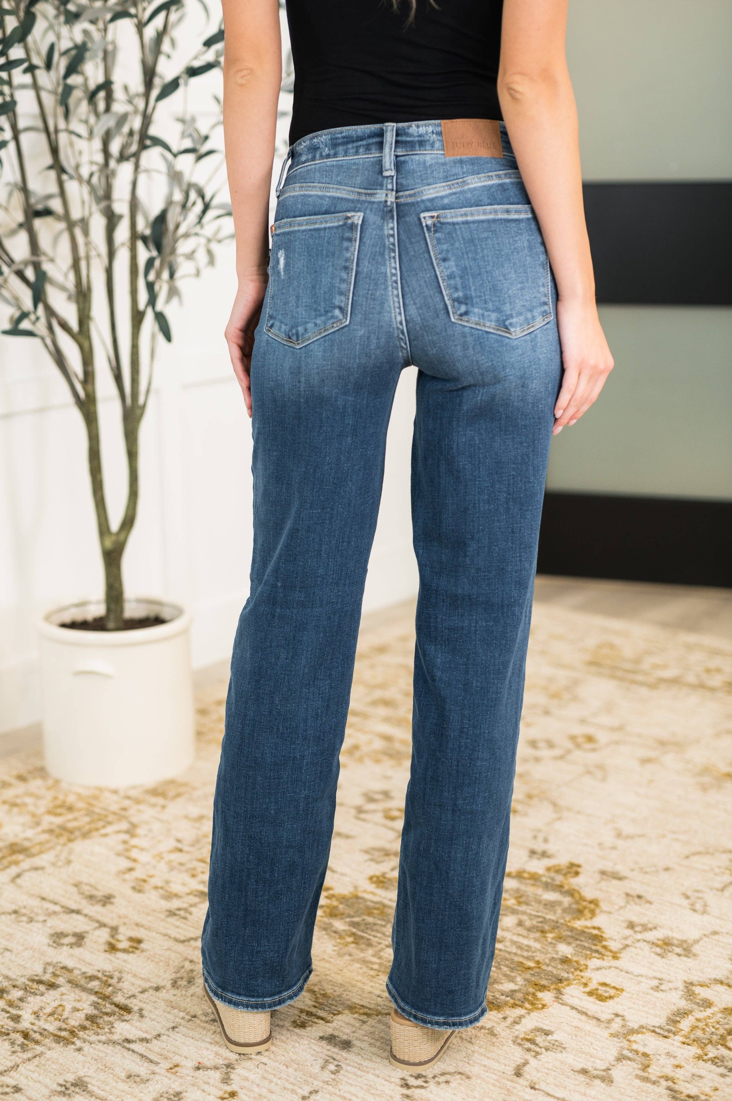 Judy Blue High Rise 90's Straight Leg Jeans / Curated by Lisa