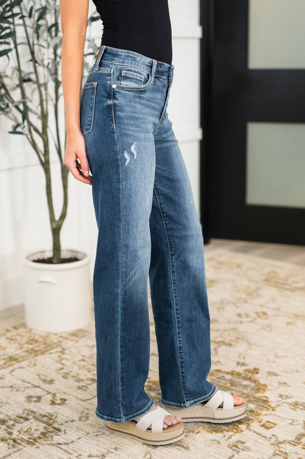 Judy Blue High Rise 90's Straight Leg Jeans / Curated by Lisa