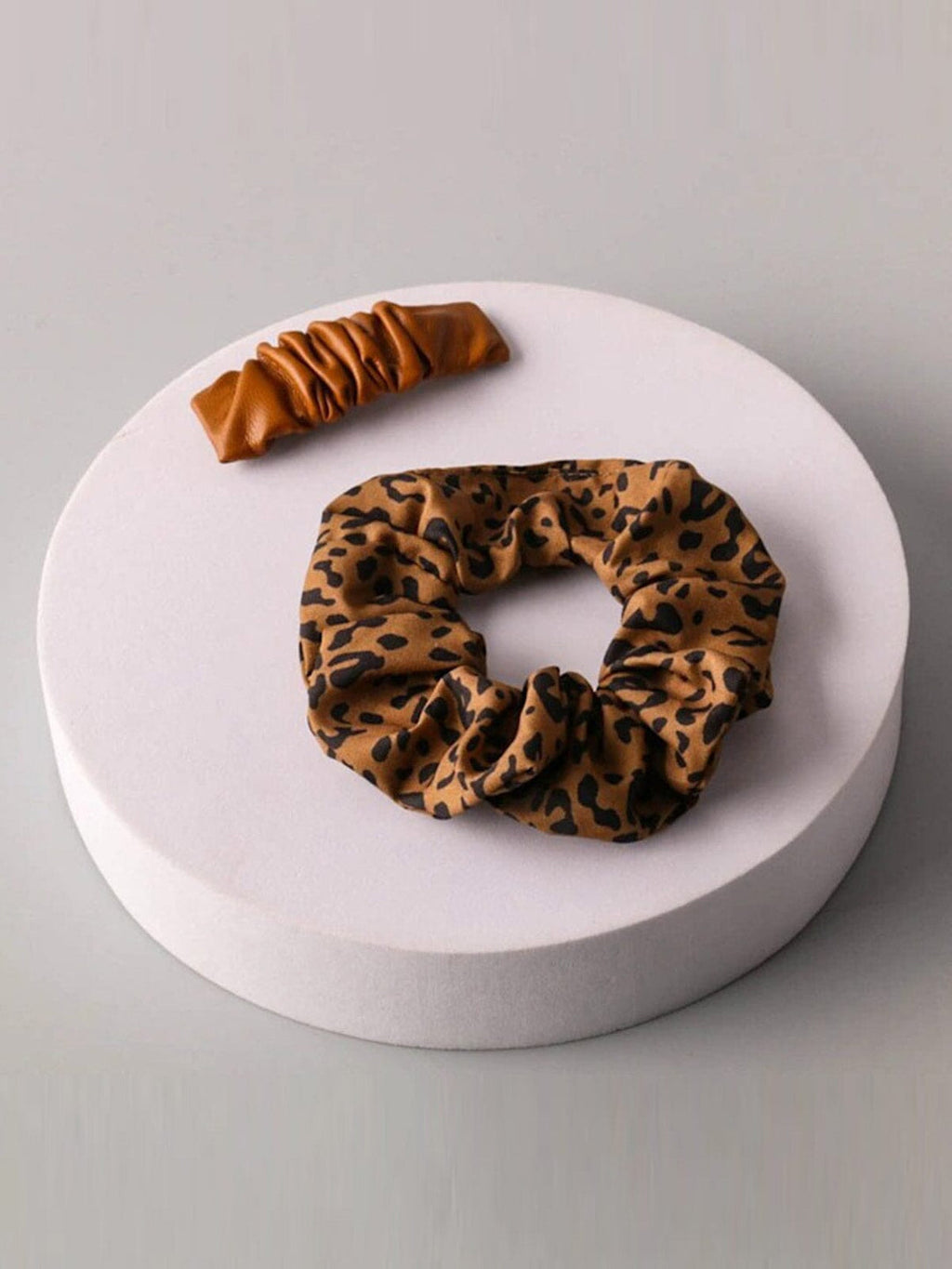 LEAF PRINT SCRUNCHIES & HAIR CLIPS SET